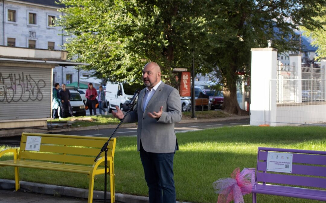 Inaugurate due nuove panchine colorate per la sensibilizzazione sui temi dell’Endometriosi e della Fibromialgia. Aperto punto informativo sul cantiere del nuovo ospedale
